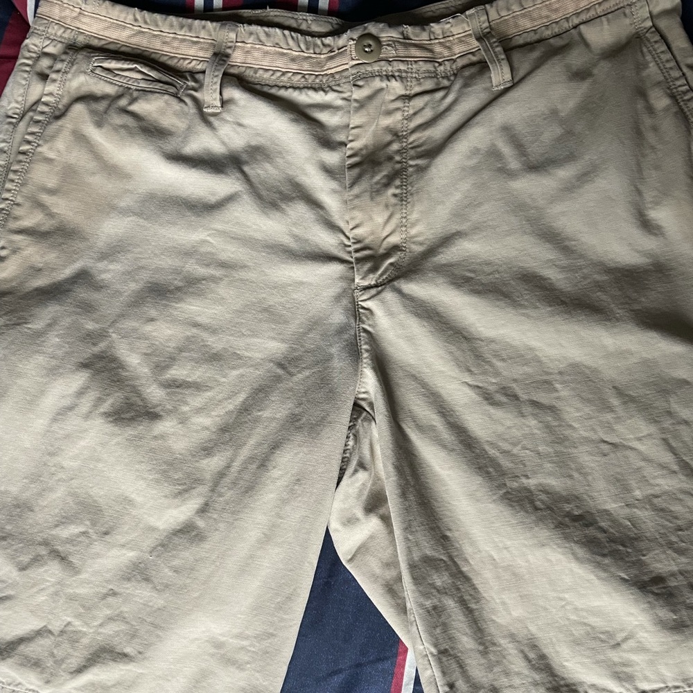GAP Men’s Khaki Shorts Size 34